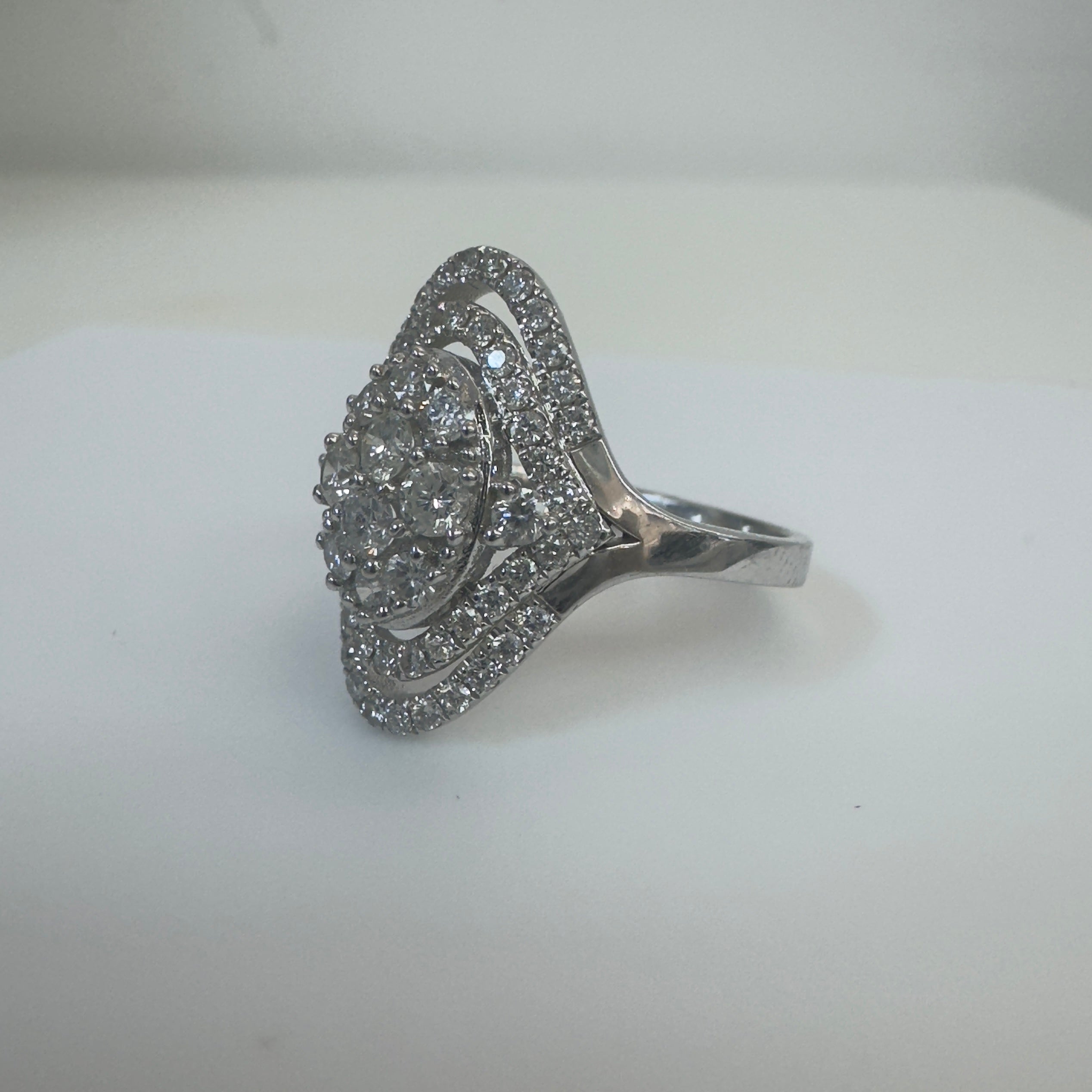 טבעת יהלומים טבעיים גדולה 1.00 קראט צבע D ניקיון VS זהב 14K לבן מק"ט 274