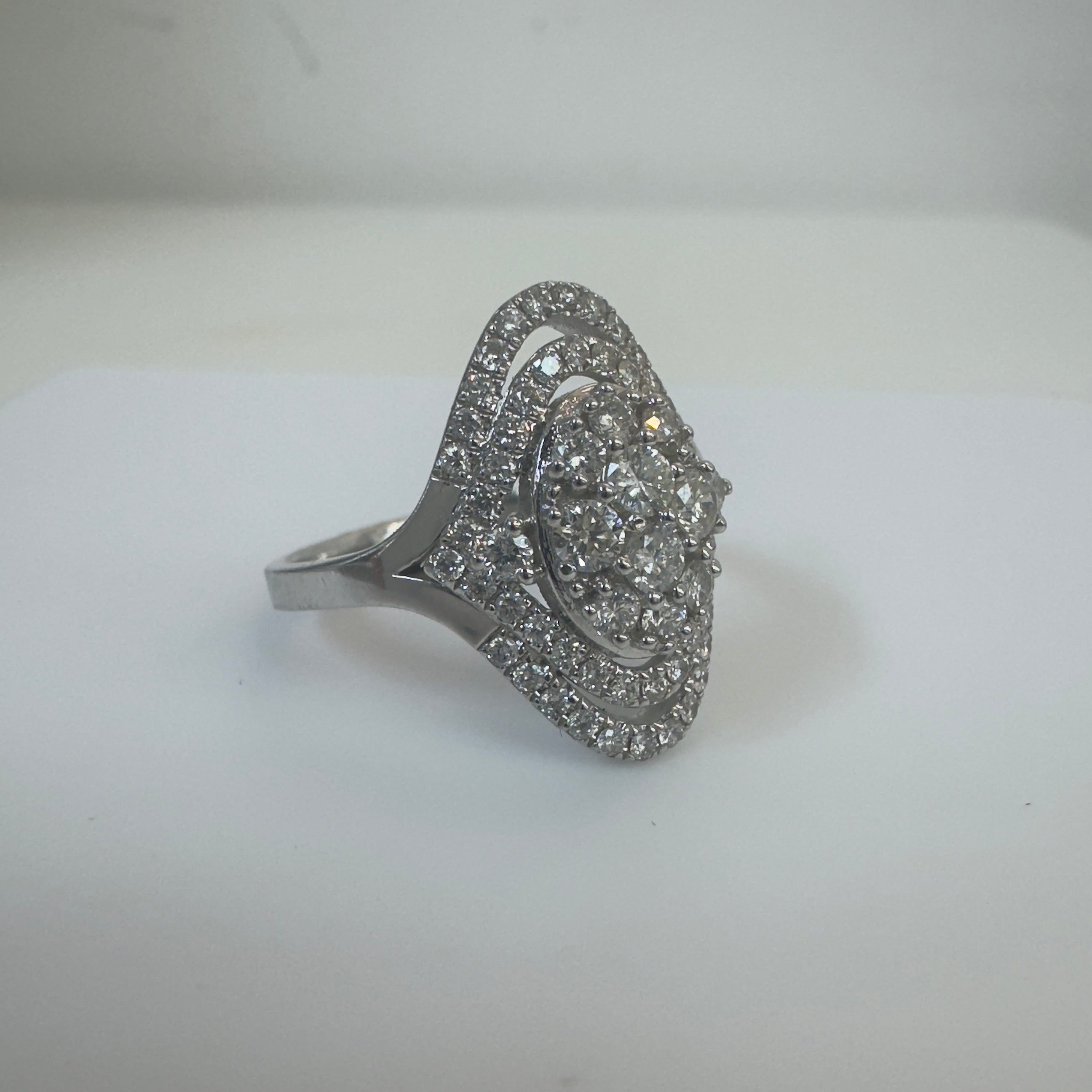 טבעת יהלומים טבעיים גדולה 1.00 קראט צבע D ניקיון VS זהב 14K לבן מק"ט 274