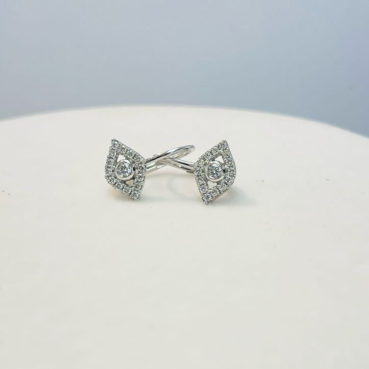 עגילי יהלומים טבעיים בעיצוב ״עין״ 0.25 קראט צבע F ניקיון VS זהב 14K לבן מק"ט 617