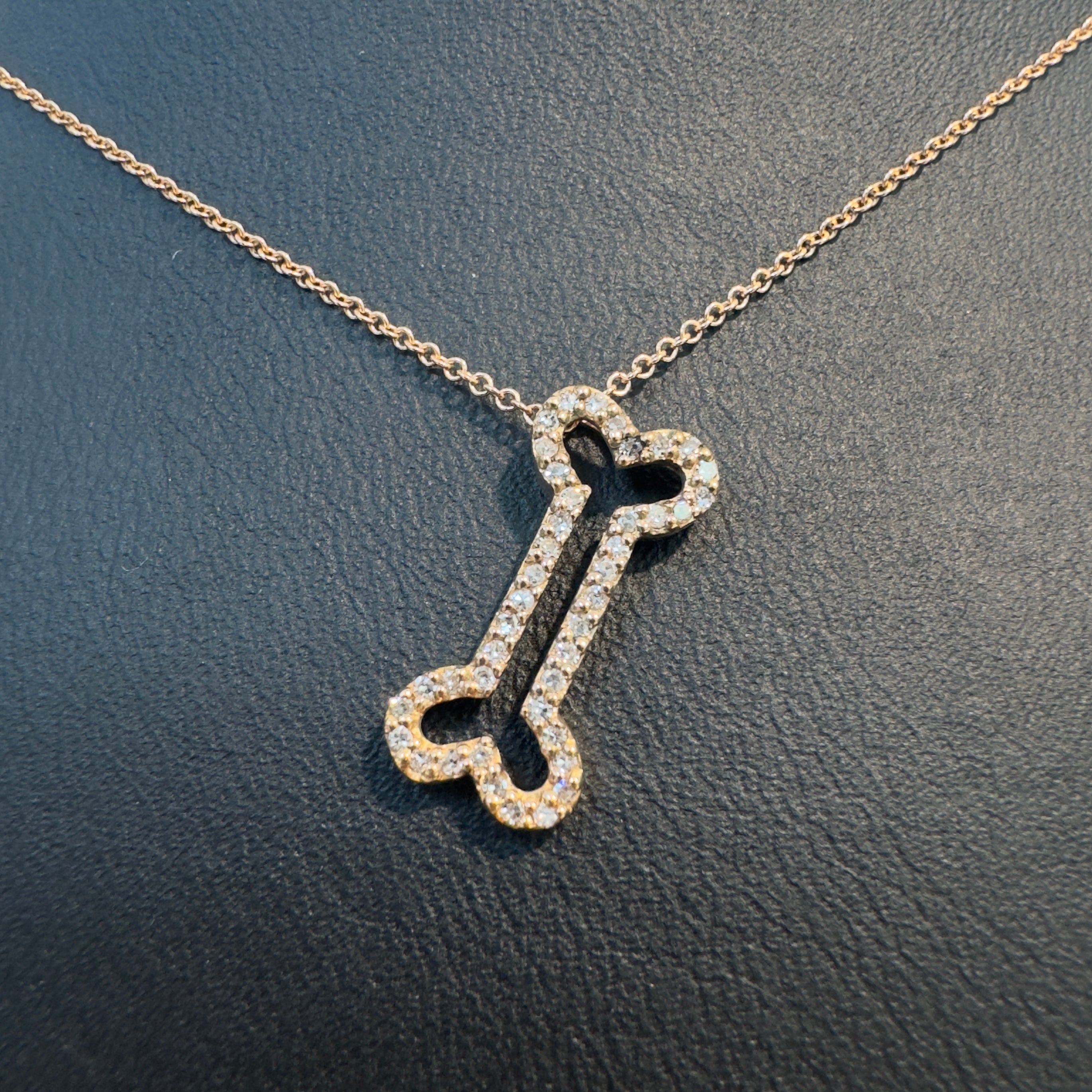 שרשרת יהלומים טבעיים 0.16 קראט בעיצוב ״עצם" צבע F ניקיון VS זהב 14K רוז גולד מק"ט 611