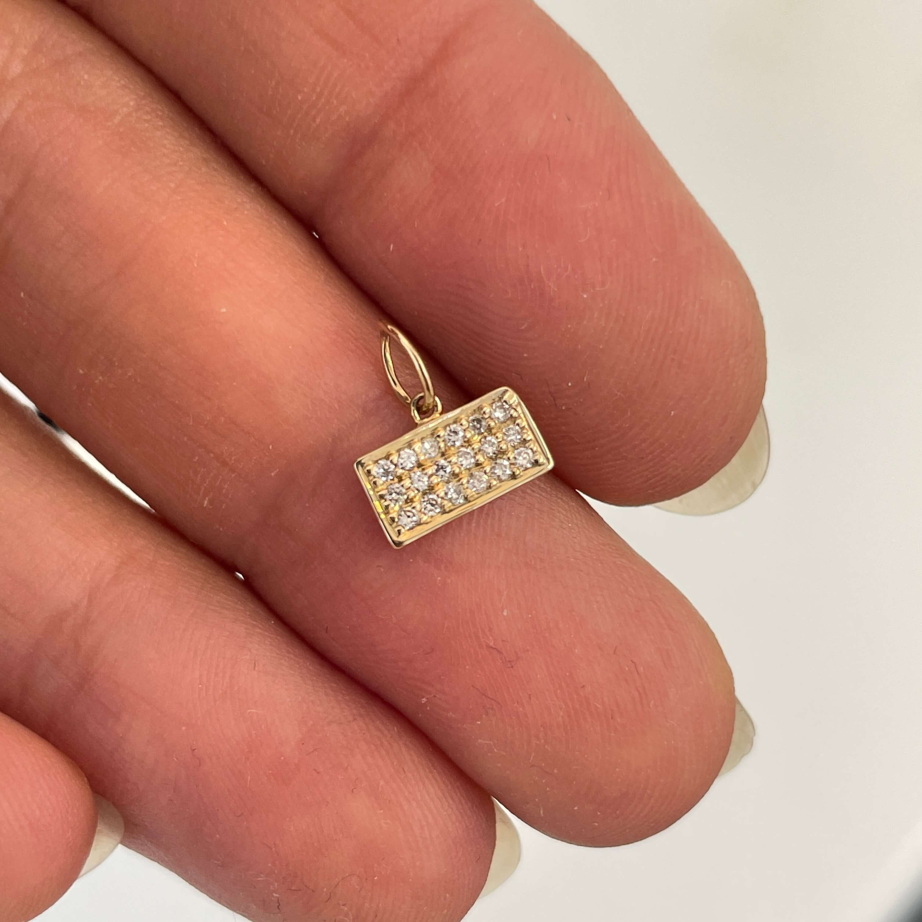 תליון יהלומים קטן מלבני 0.09 קראט צבע F ניקיון VS-SI זהב 14K צהוב מק״ט 648