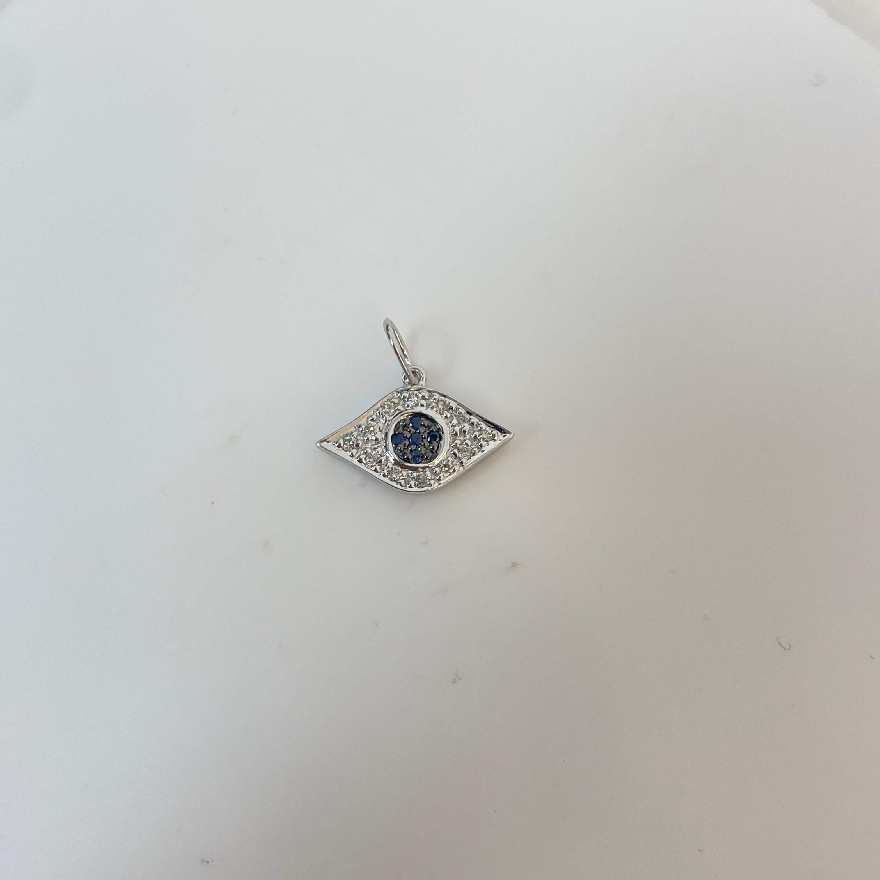 תליון יהלומים ואבני חן ספיר טבעיים בצורת עין 0.09 קראט יהלומים לבנים צבע F ניקיון VS-SI זהב 14K לבן מק״ט 688