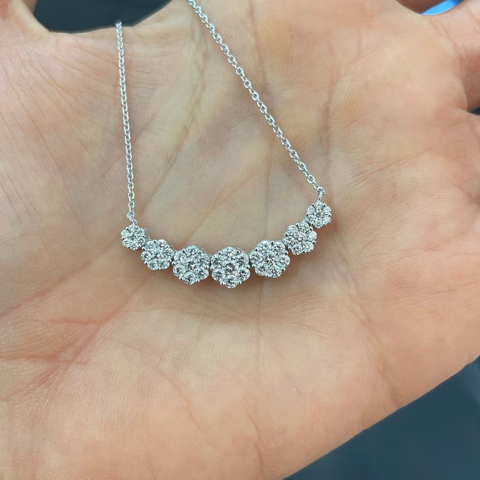 שרשרת פרחים זהב לבן 14K משובצת 0.50 קראט יהלומים טבעיים צבע F נקיון VS מק"ט 391