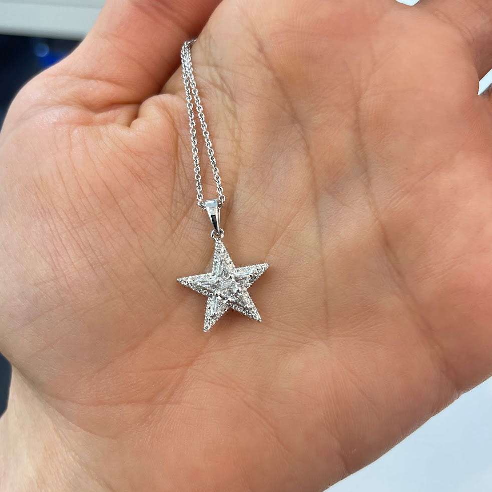 תליון כוכב זהב לבן 18K משובץ 0.43 קראט יהלומים טבעיים צבע F נקיון VS