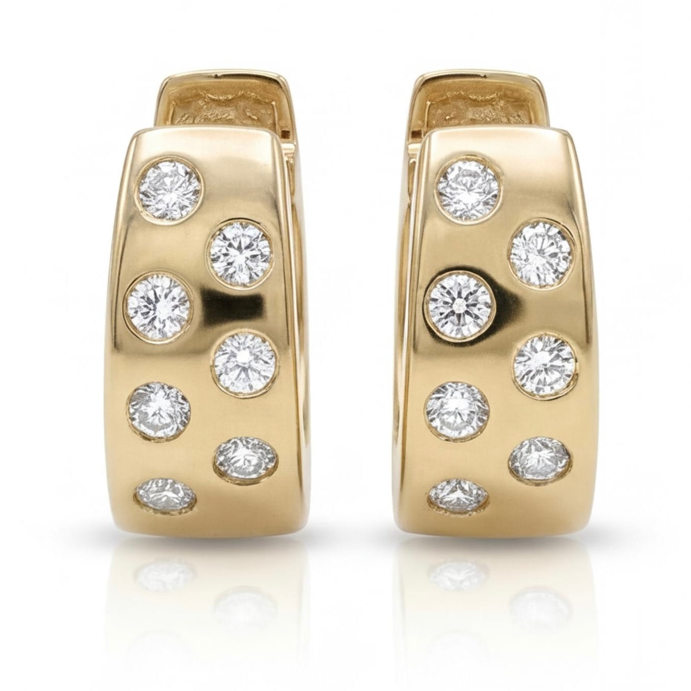 עגילי חישוק זהב 14K צהוב משובצים יהלומים מק״ט 952