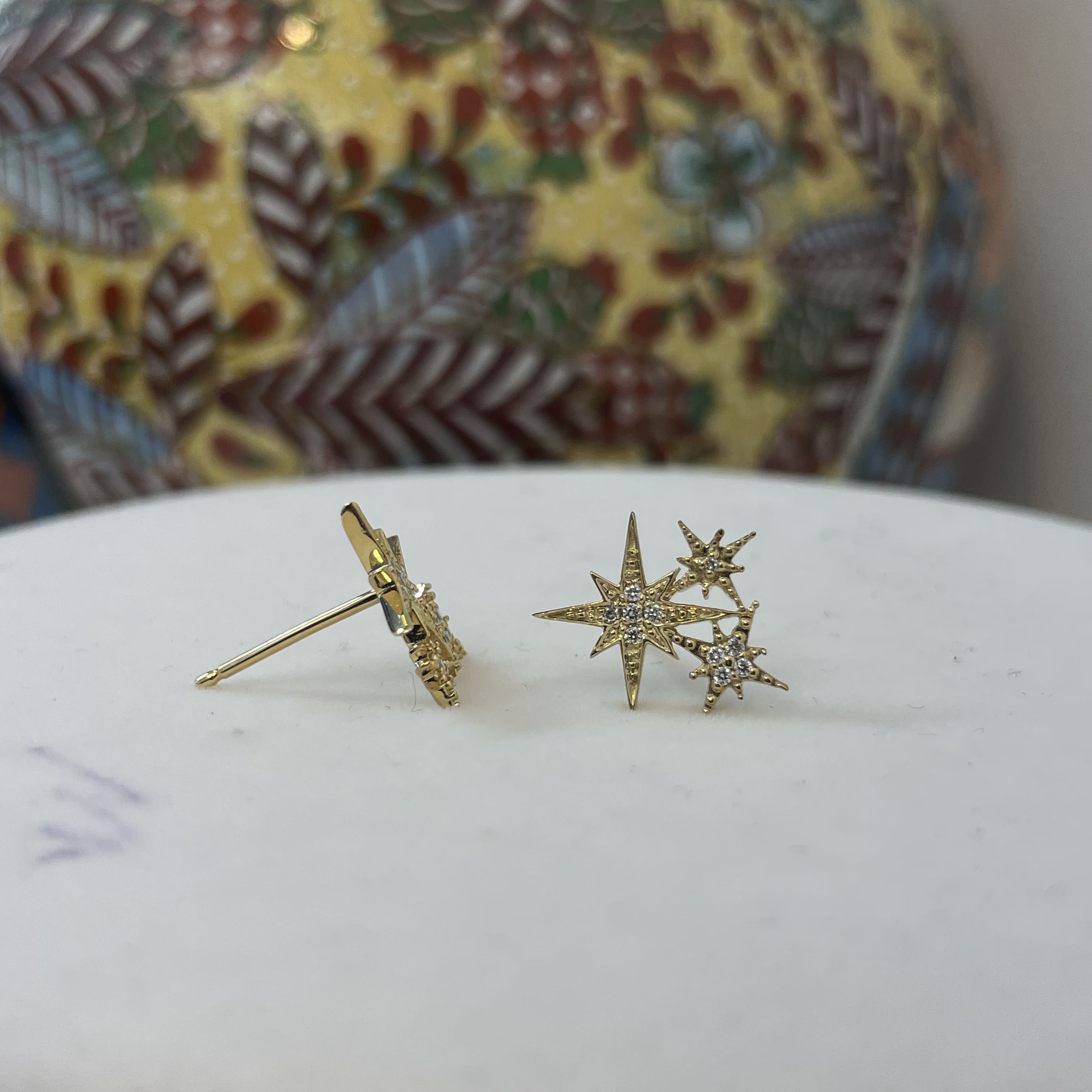 עגילים 3 כוכבים יהלומים טבעיים 0.08 קראט זהב 14K צהוב (מגיעים עם סוגרים) מק"ט 740