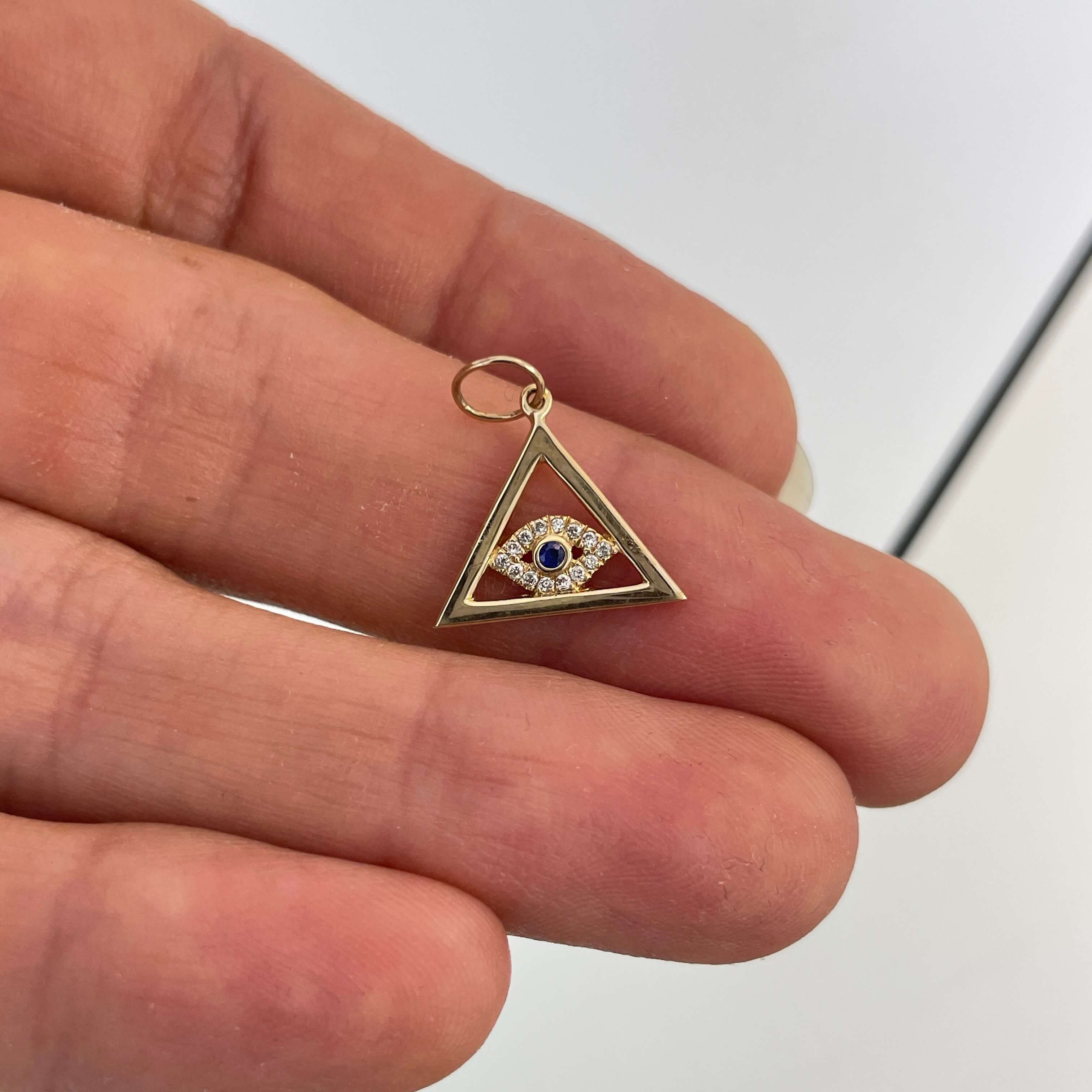 תליון משולש עם עין מרחפת יהלומים צבע F ניקיון VS-SI ואבני חן 0.09 קראט זהב 14K צהוב מק״ט 649