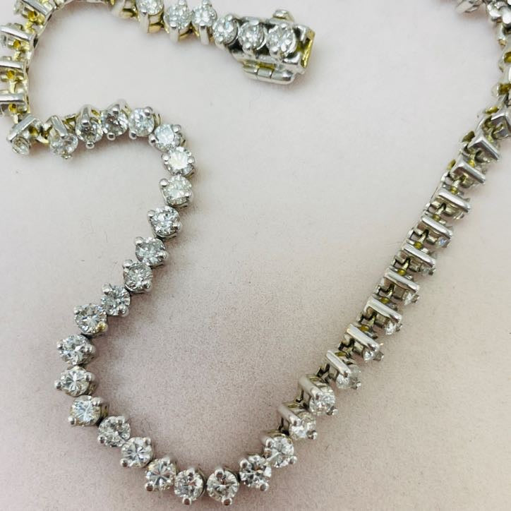 צמיד טניס יהלומים טבעיים 3.25 קראט צבע F ניקיון VS-SI כ12 קראט זהב 18K לבן מק״ט 590