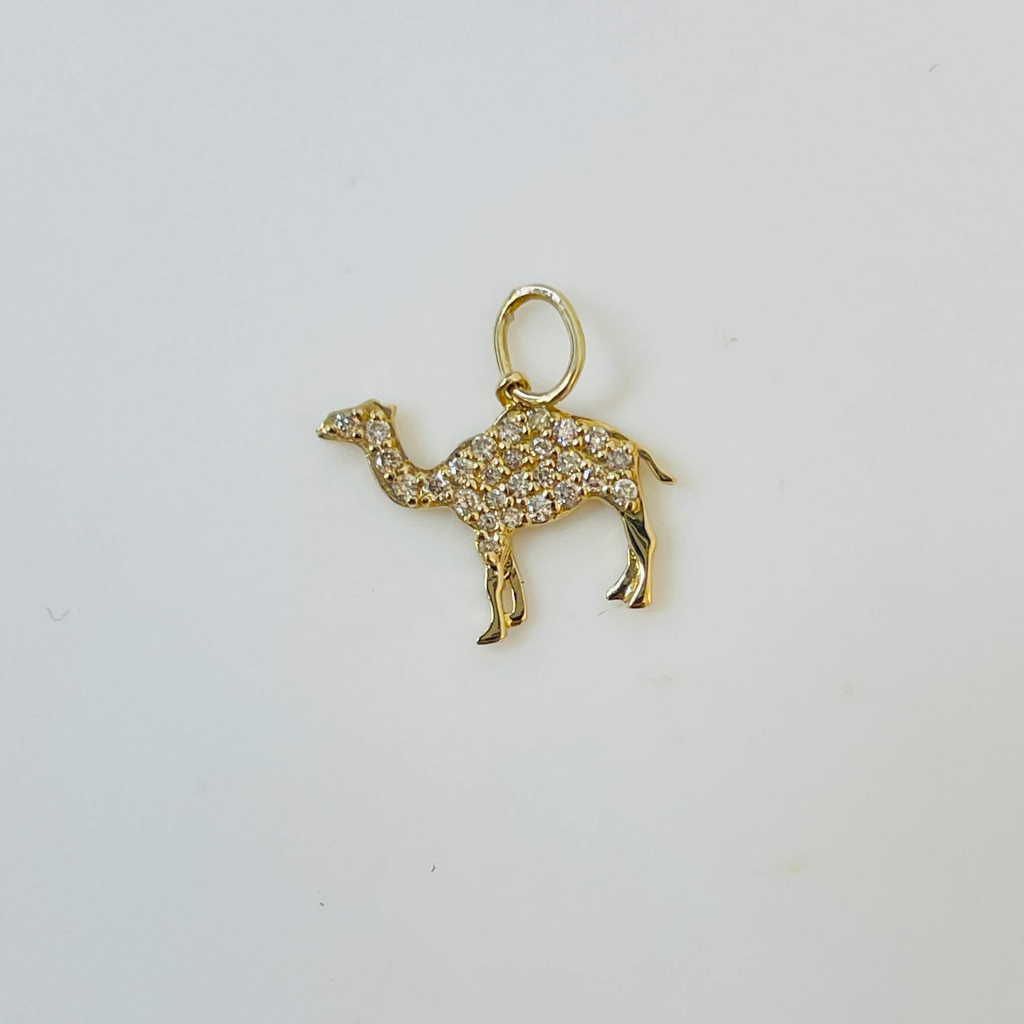 תליון יהלומים בצורת גמל 0.12 קראט צבע F ניקיון VS-SI זהב 14K צהוב מק״ט 656