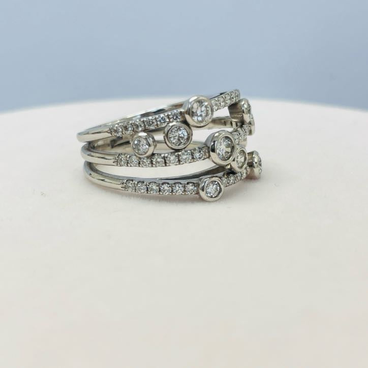 טבעת 3 שורות יהלומים טבעיים 1.10 קראט צבע E-F ניקיון VS זהב 14K לבן מק״ט 558