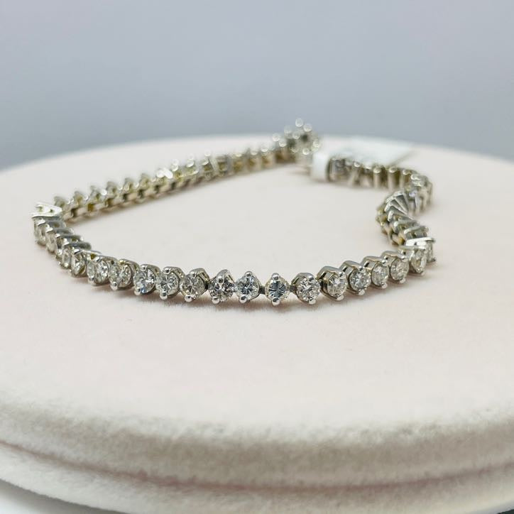 צמיד טניס יהלומים טבעיים 3.25 קראט צבע F ניקיון VS-SI כ12 קראט זהב 18K לבן מק״ט 590