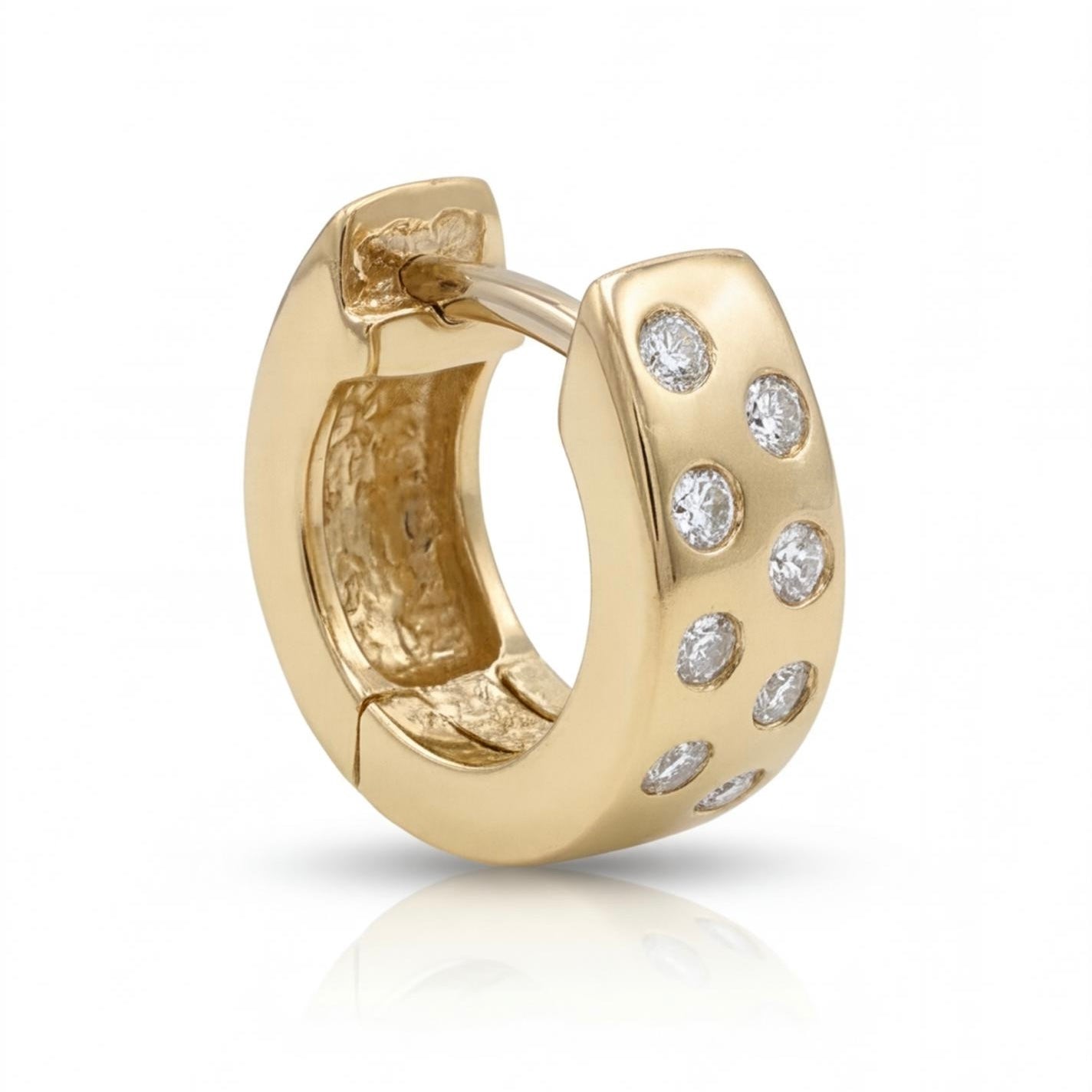 עגילי חישוק זהב 14K צהוב משובצים יהלומים מק״ט 952