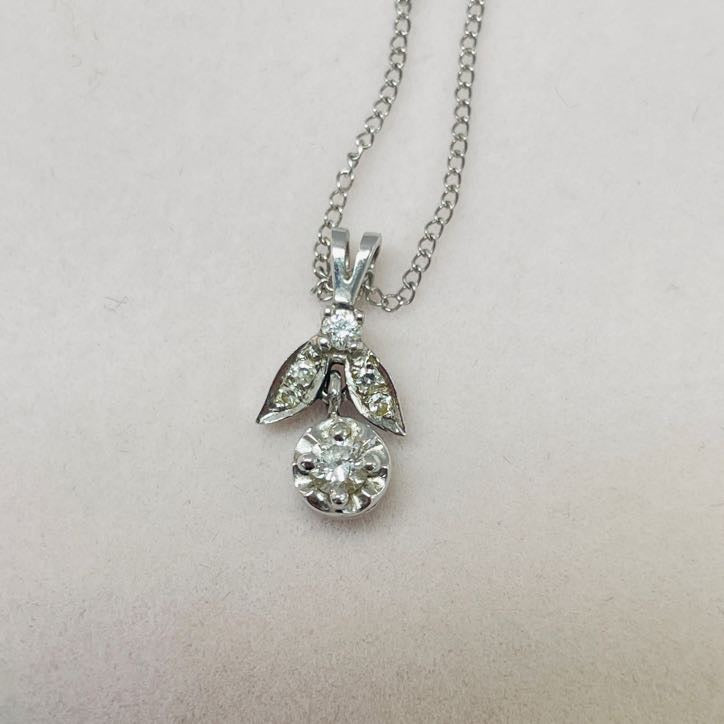 שרשרת יהלומים טבעיים 0.24 קראט בצורת פרח צבע F ניקיון VS זהב 14K לבן מק״ט 582