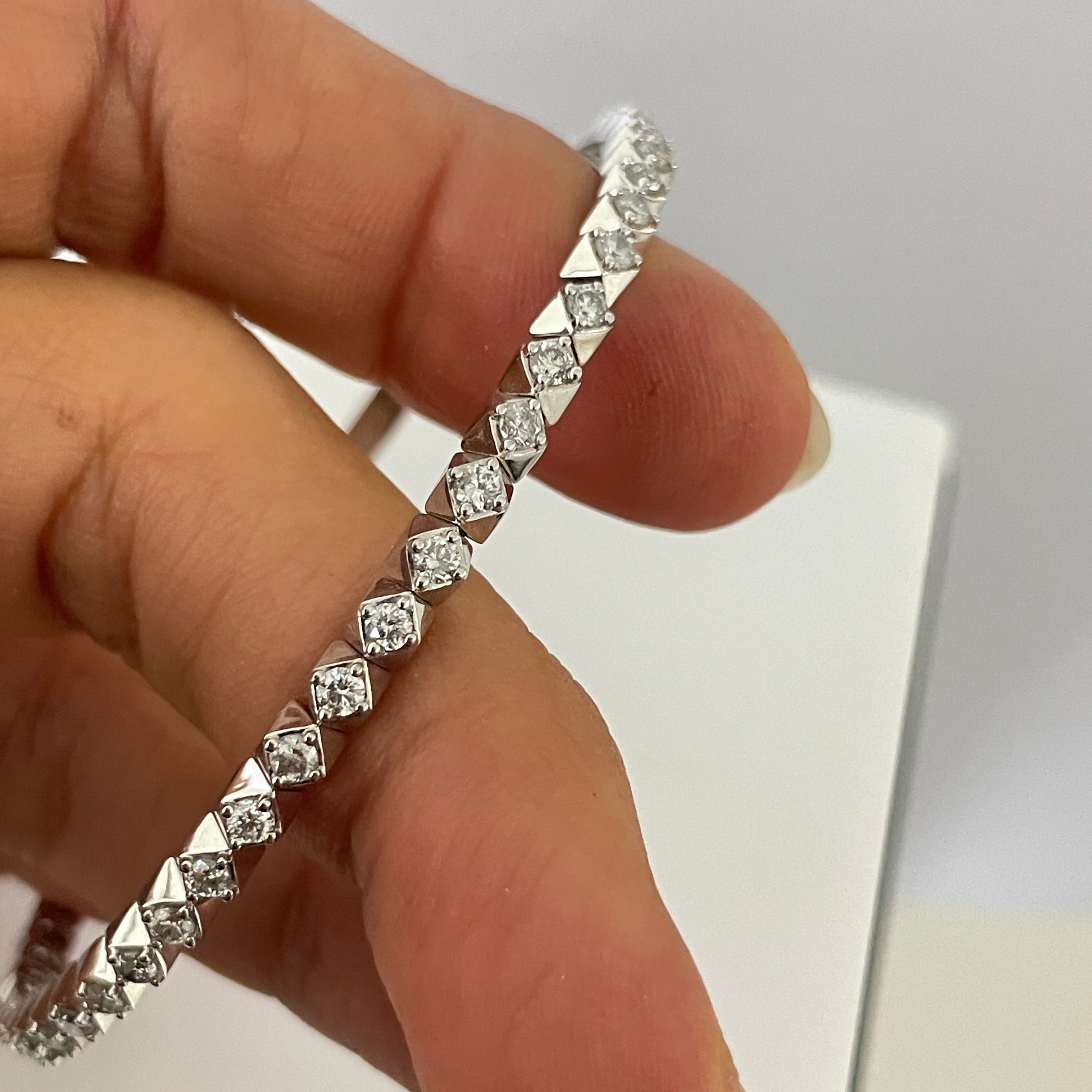 צמיד קשיח יהלומים טבעיים 1.80 קראט צבע F ניקיון VS זהב 14K לבן מק"ט 563