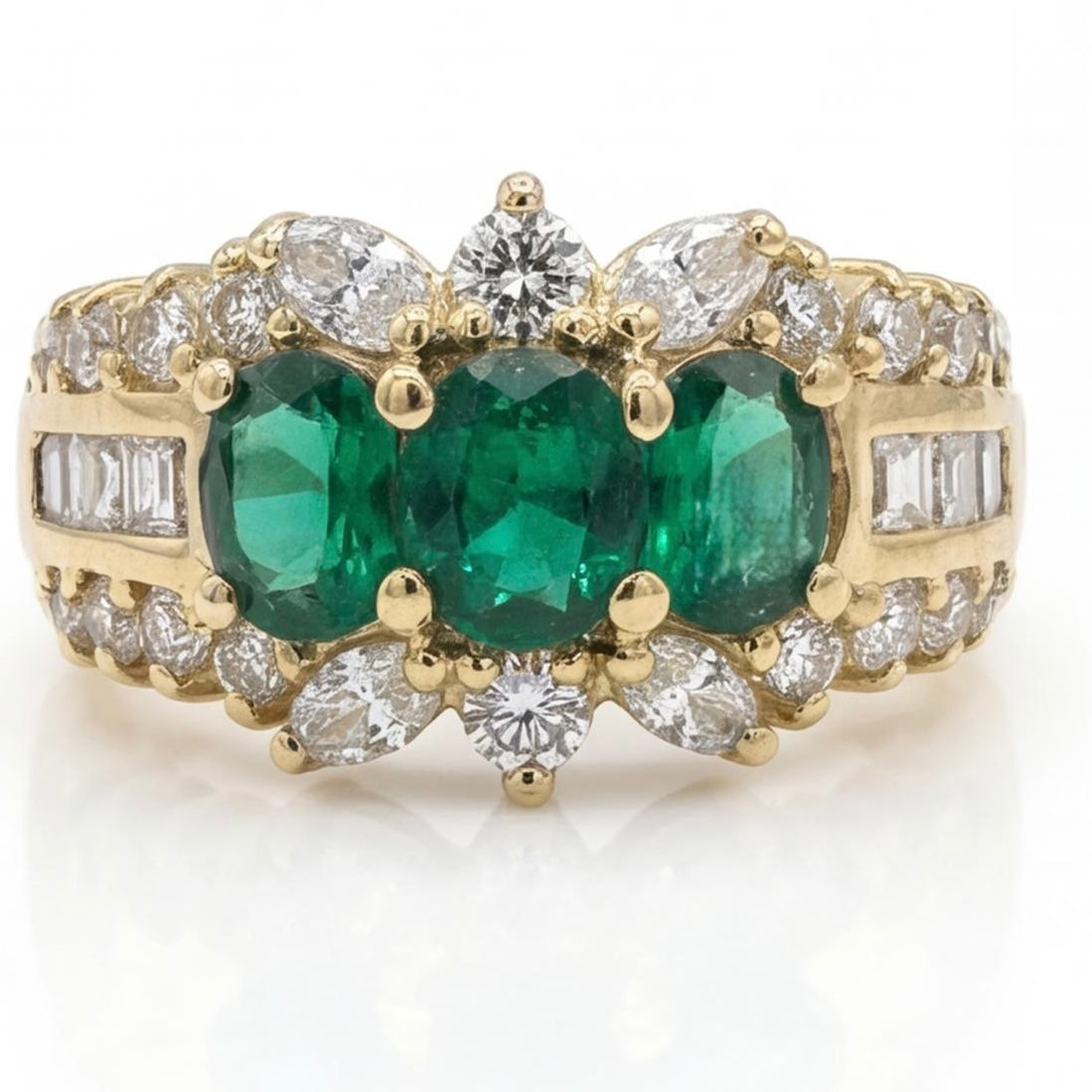 טבעת זהב 14K צהוב 3 אבנים ירוקות ויהלומים 1.30 קראט מק״ט 945